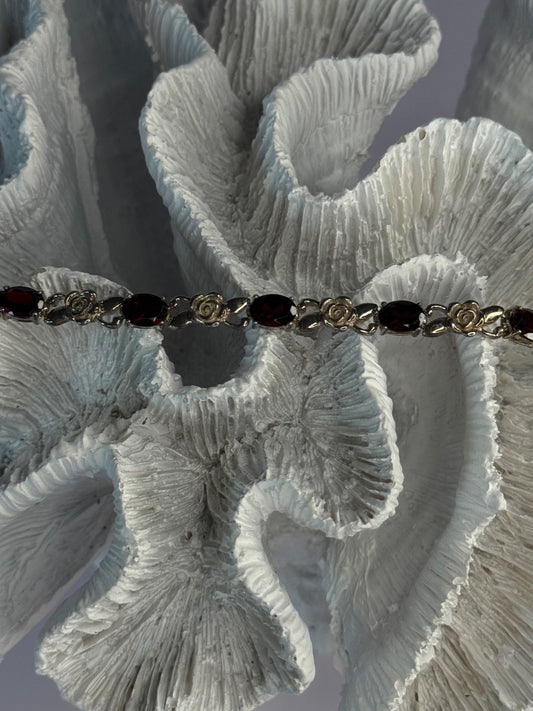 925 Sterling Silver Flower Garnet Bracelet Length 8