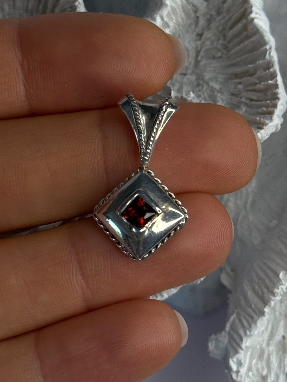 Vintage 925 Sterling Silver Garnet Pendant Length 1.10 Inch
