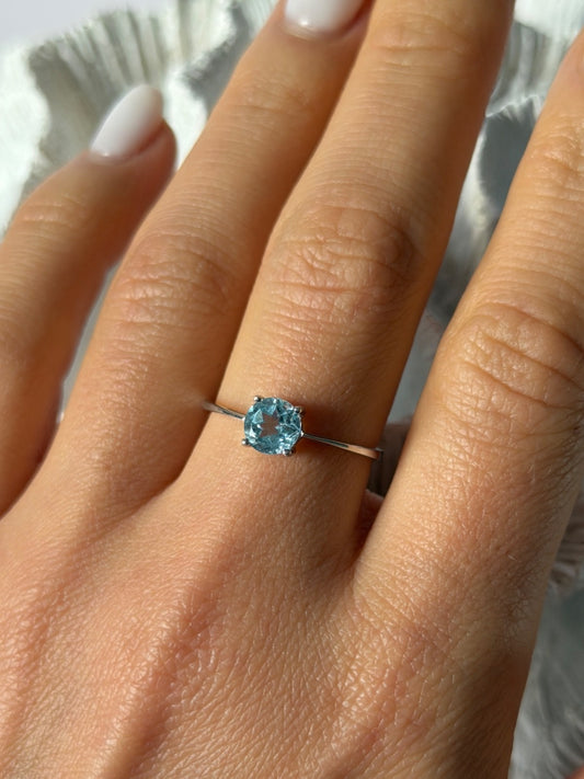 925 Sterling Silver Blue Topaz Ring Size 9