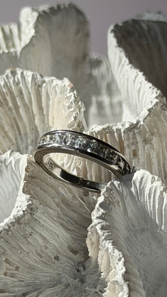 Shiny 925 Sterling Silver Cz Ring Size 6