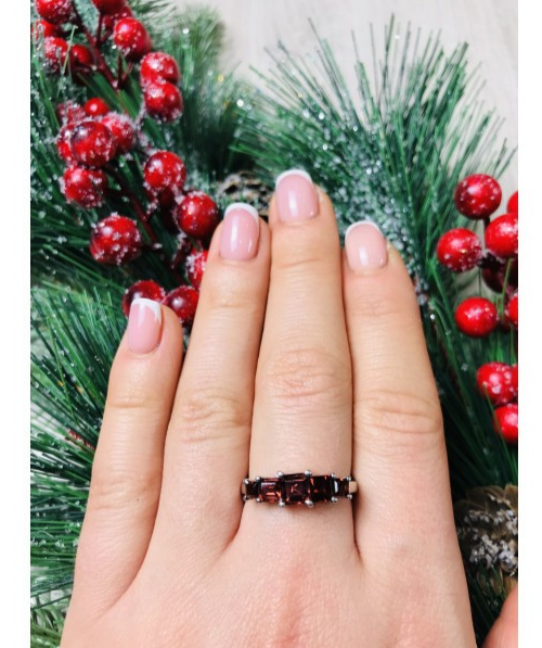 925 Sterling Silver Garnets Ring Size 9