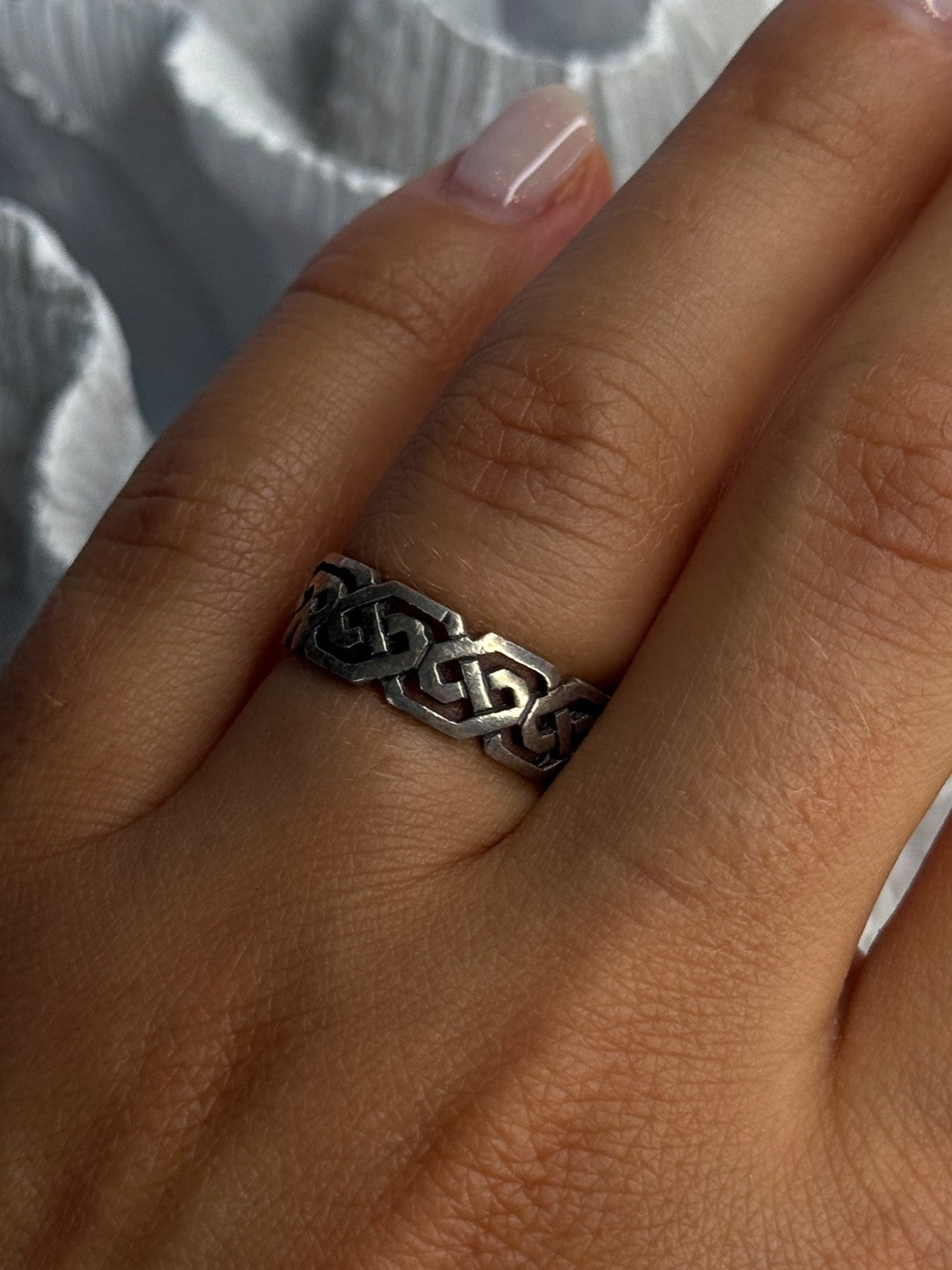 Elegant 925 Sterling Silver Ring Size 7