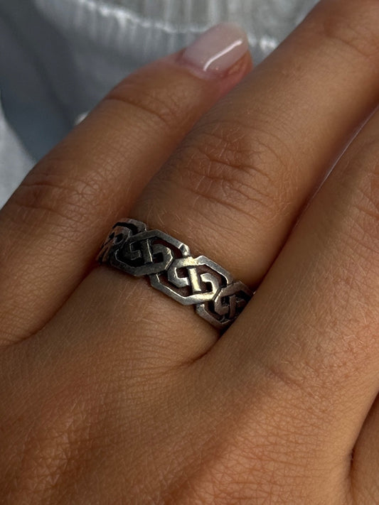 Elegant 925 Sterling Silver Ring Size 7