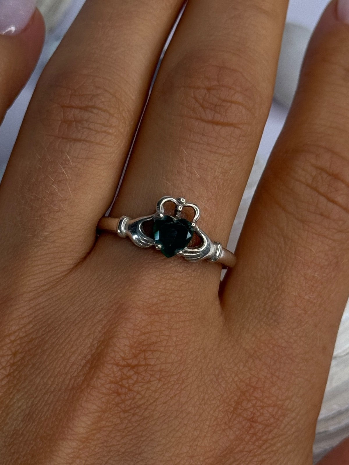 Beautiful Design 925 Sterling Silver Emerald Heart Ring Size 11