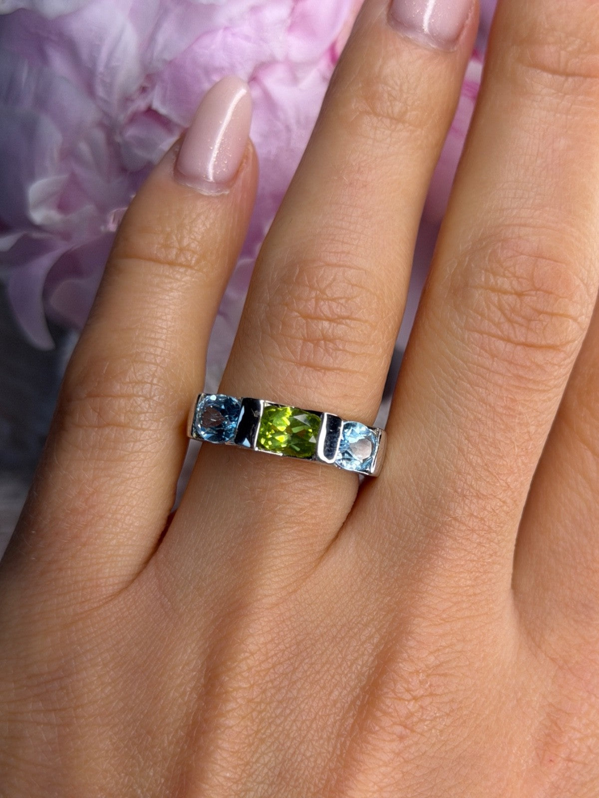 925 Sterling Silver Topaz & Peridot Ring Size 7