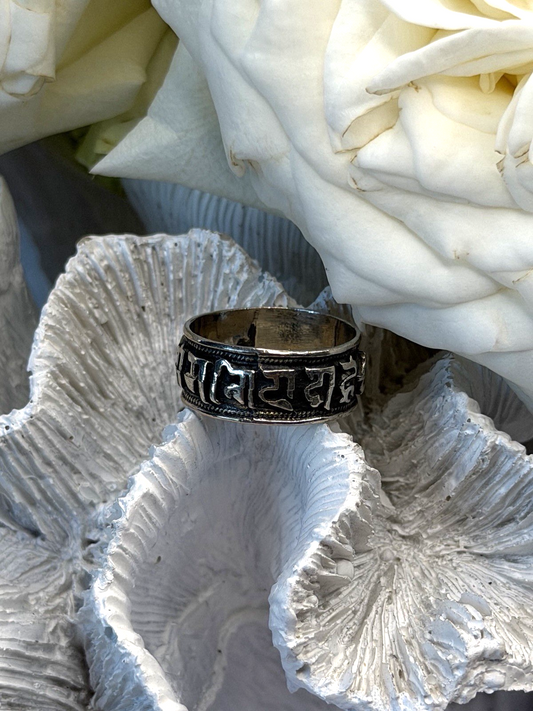 Vintage Tribal Pattern Band 925 Sterling Silver Ring Size 8.5