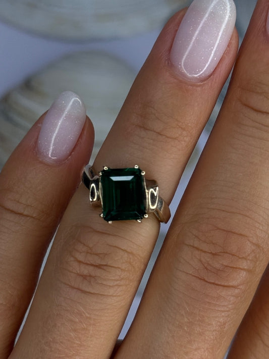 10K Yellow Gold Emerald Ring Size 4