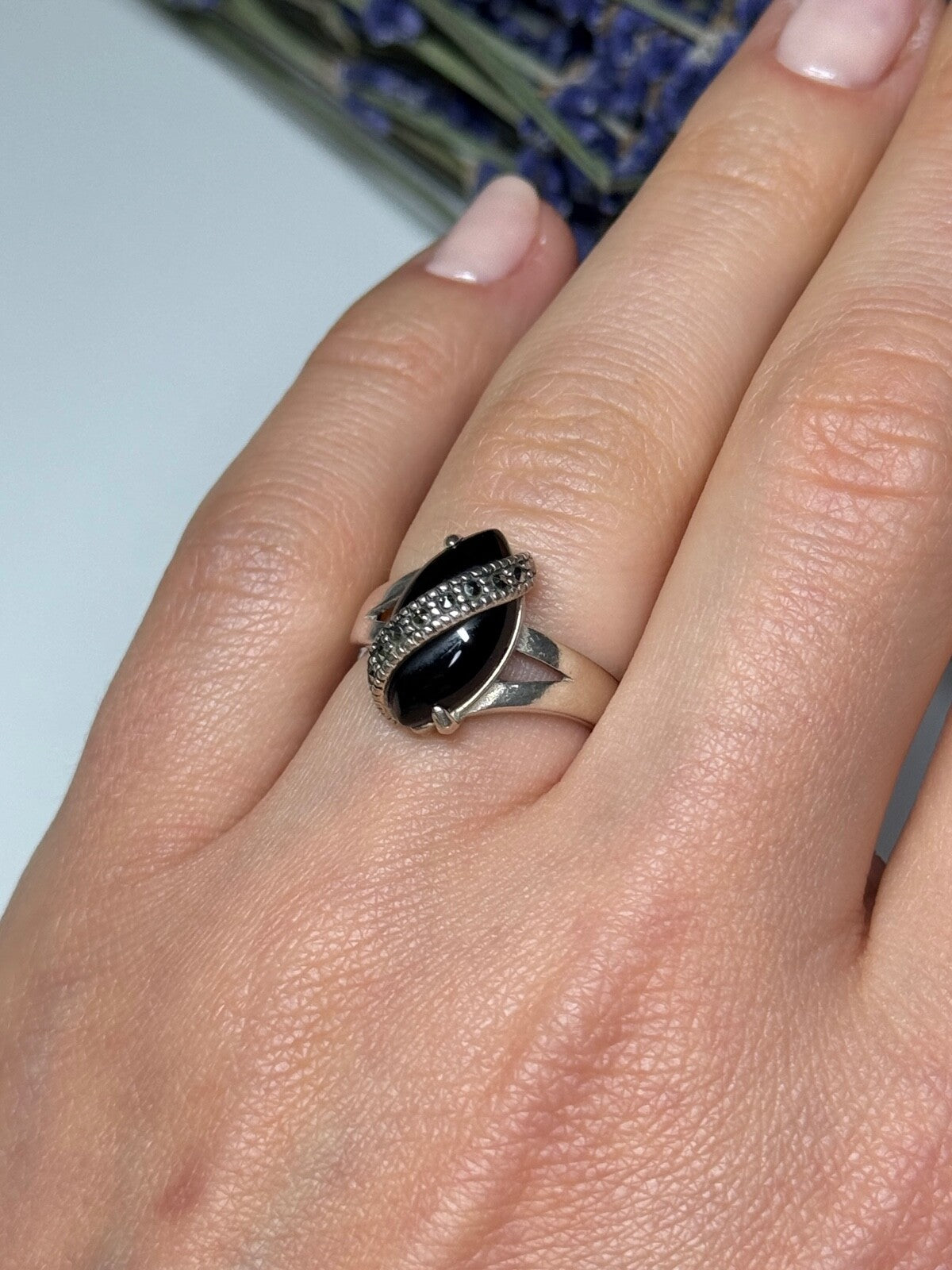 925 Sterling Silver Onyx & Marcasite Ring Size 5