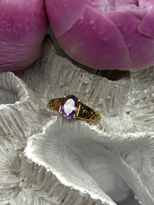 10K Yellow Gold Amethyst Filigree Design Ring Size 7.5