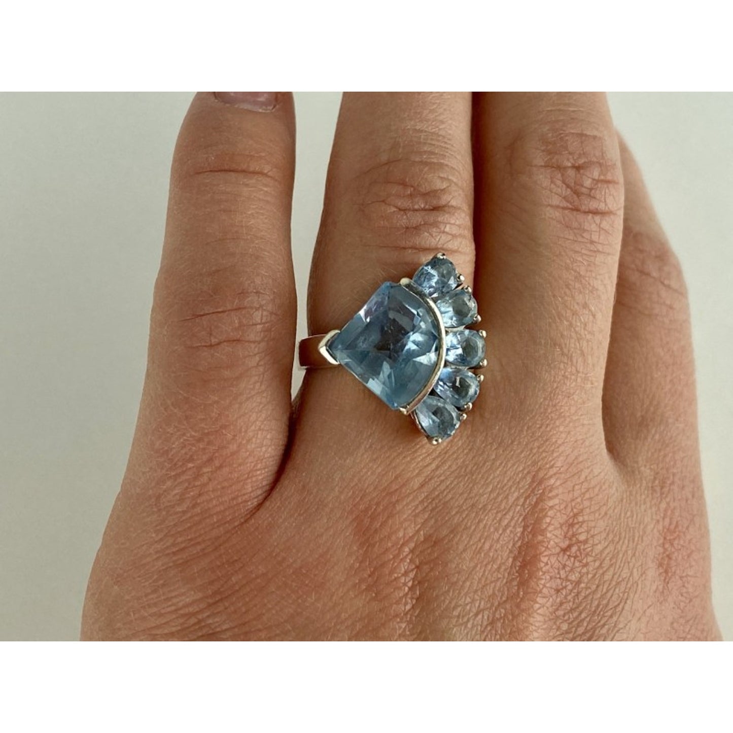 925 STERLING SILVER BLUE SPINEL RING SIZE 8