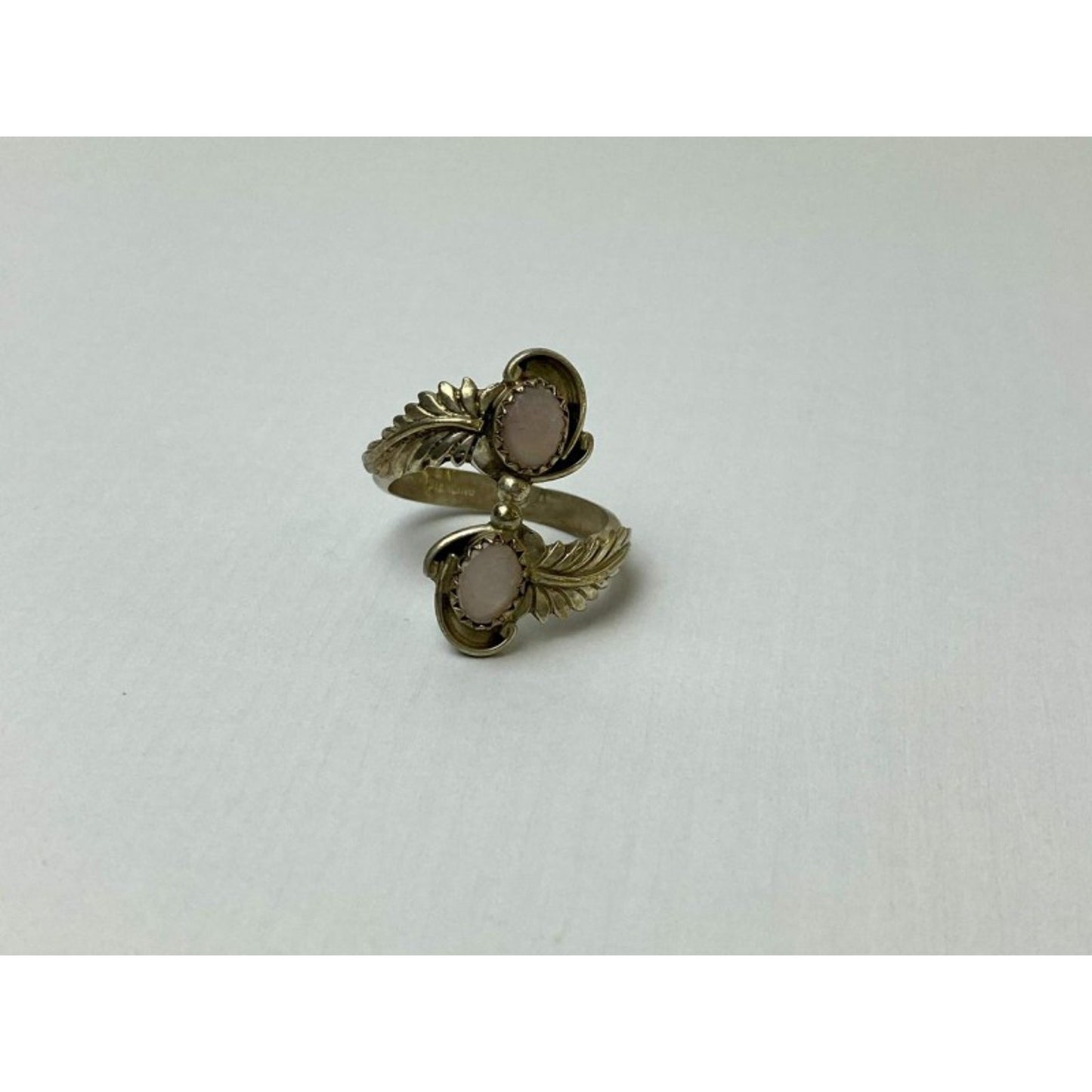 VINTAGE 925 STERLING SILVER MOTHER OF PEARL RING SIZE 8
