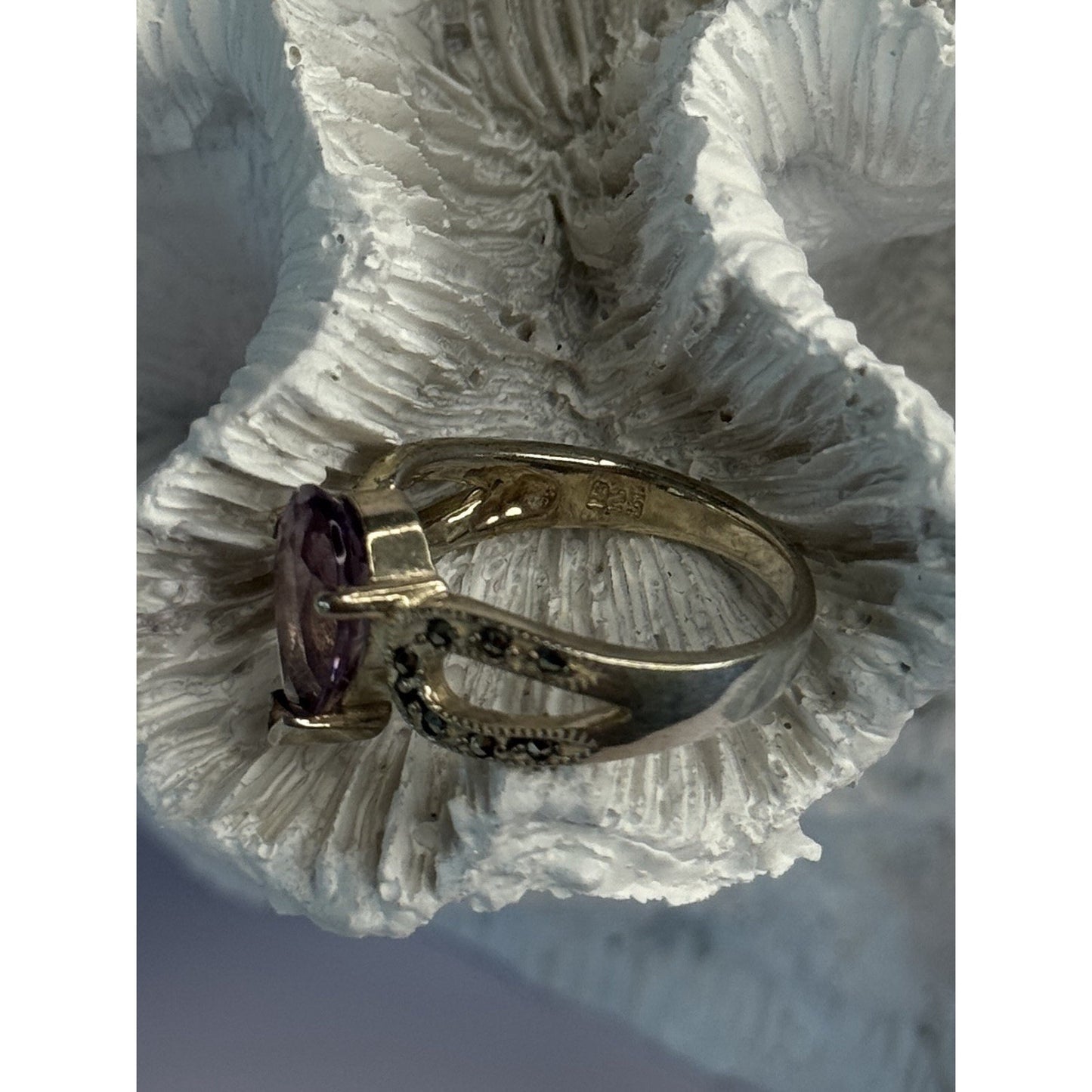 925 STERLING SILVER AMETHYST & MARCASITE RING SIZE 7.5