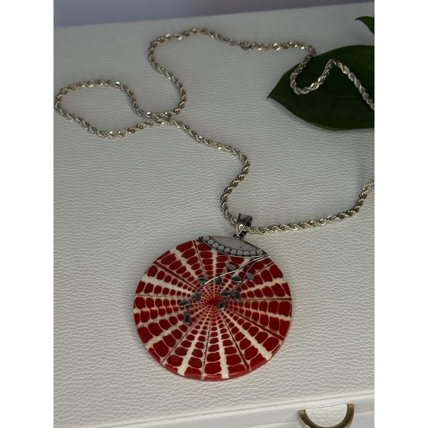 925 Sterling Silver Red Shell Necklace Pendant Length 3 inch