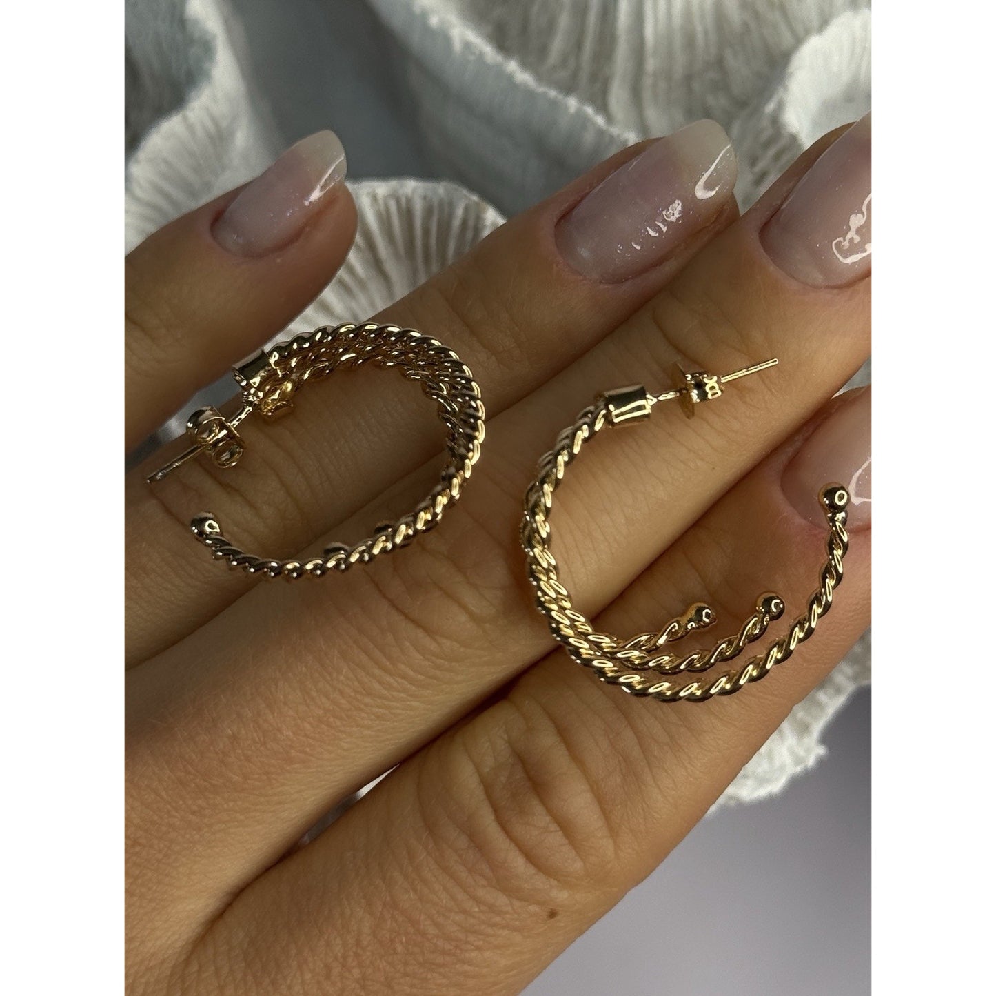 GOLD PLATED EARRINGS LENGTH 1 INCH