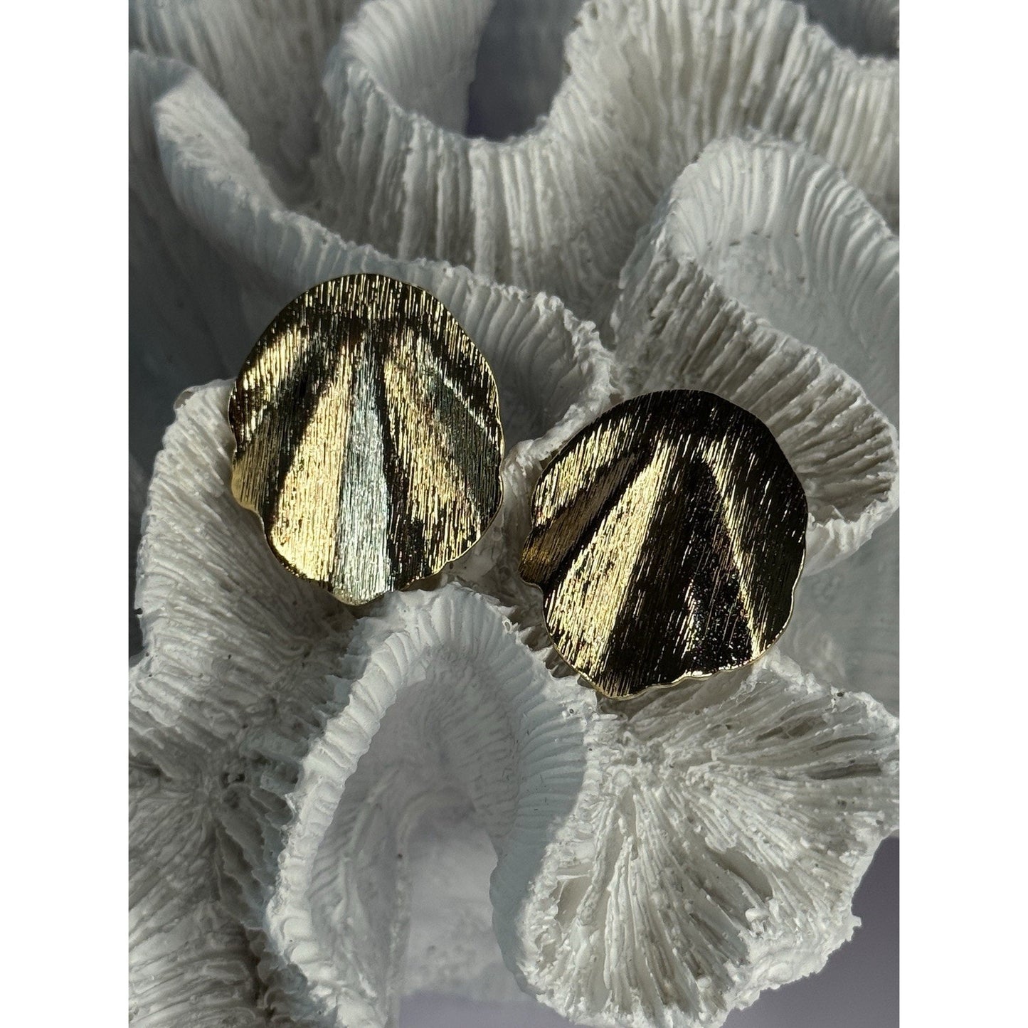 UNIQUE GOLD PLATED EARRINGS LENGTH 1.15 INCH