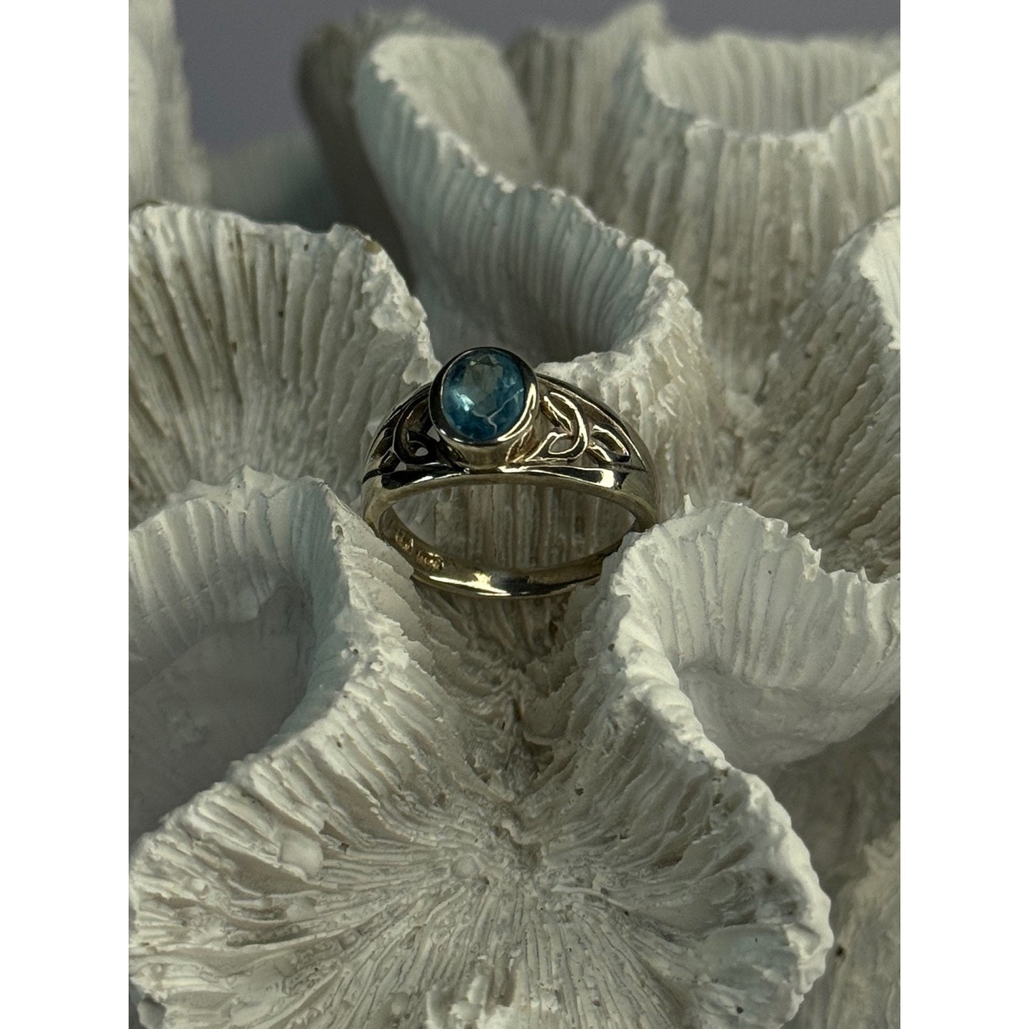 925 STERLING SILVER BLUE TOPAZ RING SIZE 6