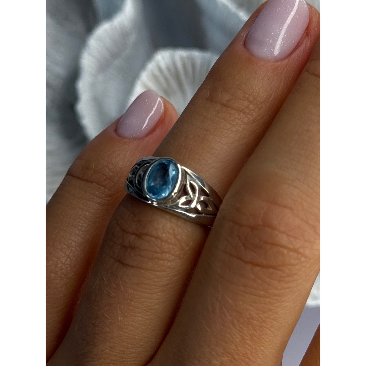 925 STERLING SILVER BLUE TOPAZ RING SIZE 6