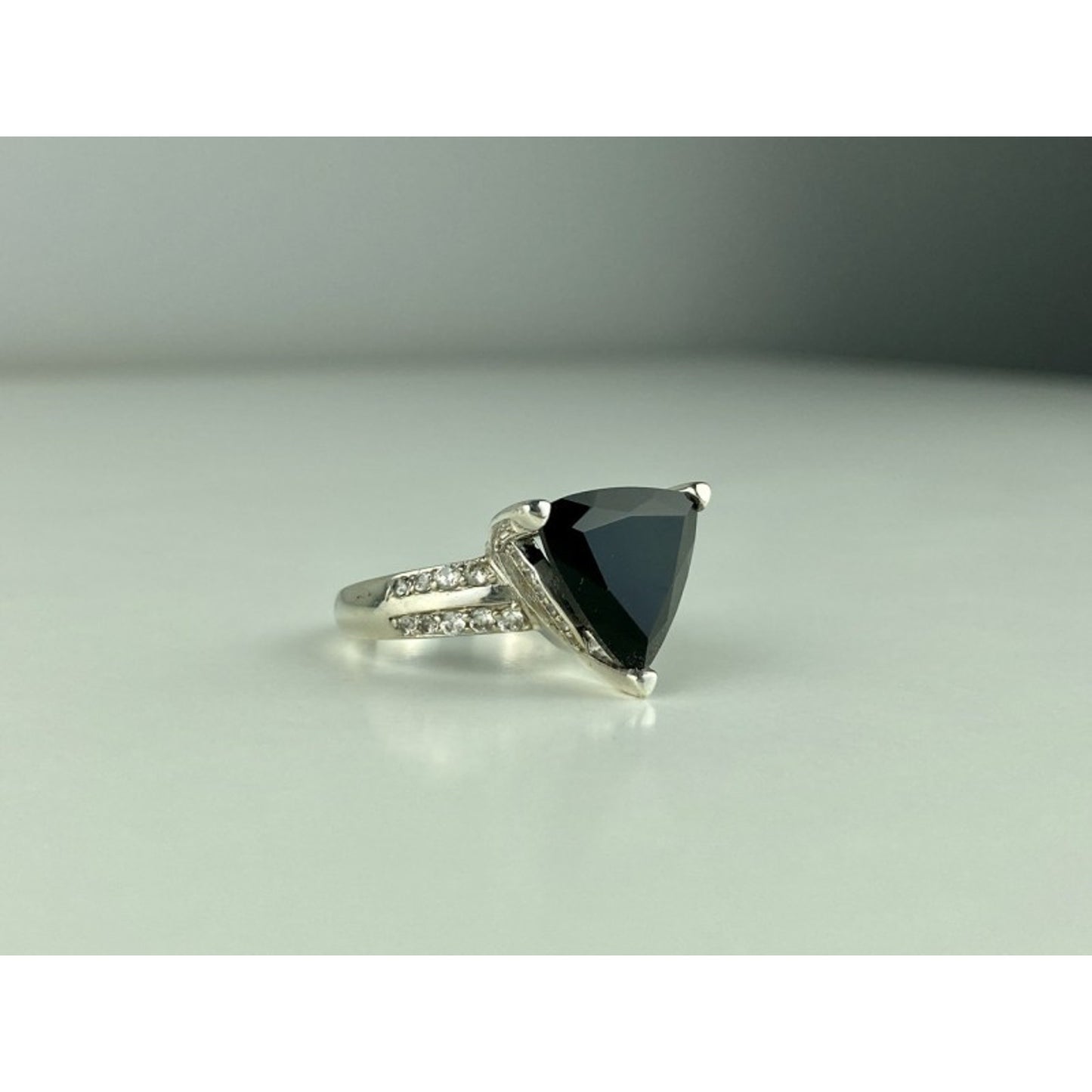 925 STERLING SILVER BLACK NEPHRITE ( JADE ) & QUARTZ RING SIZE 8