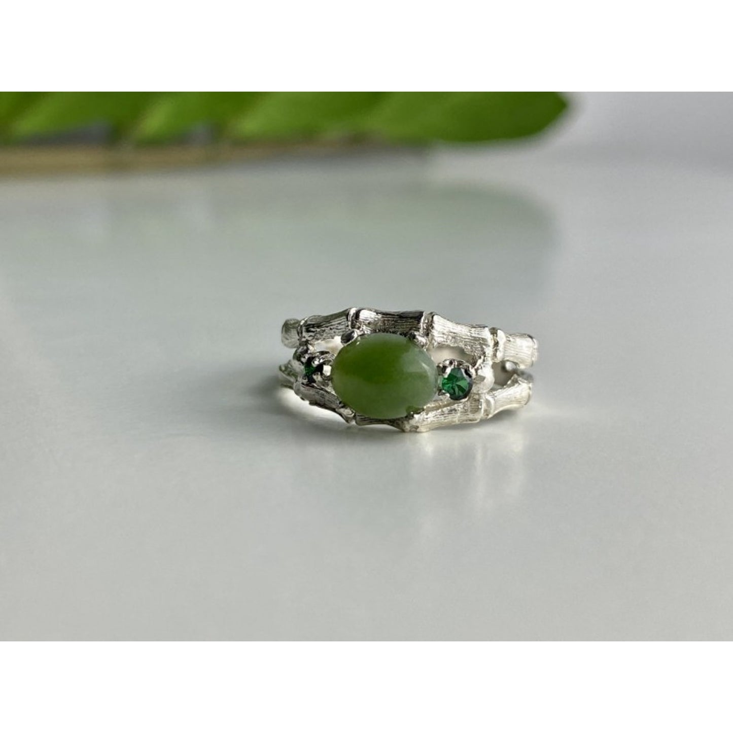 925 STERLING SILVER NEPHRITE ( JADE ) & EMERALDS RING SIZE 8