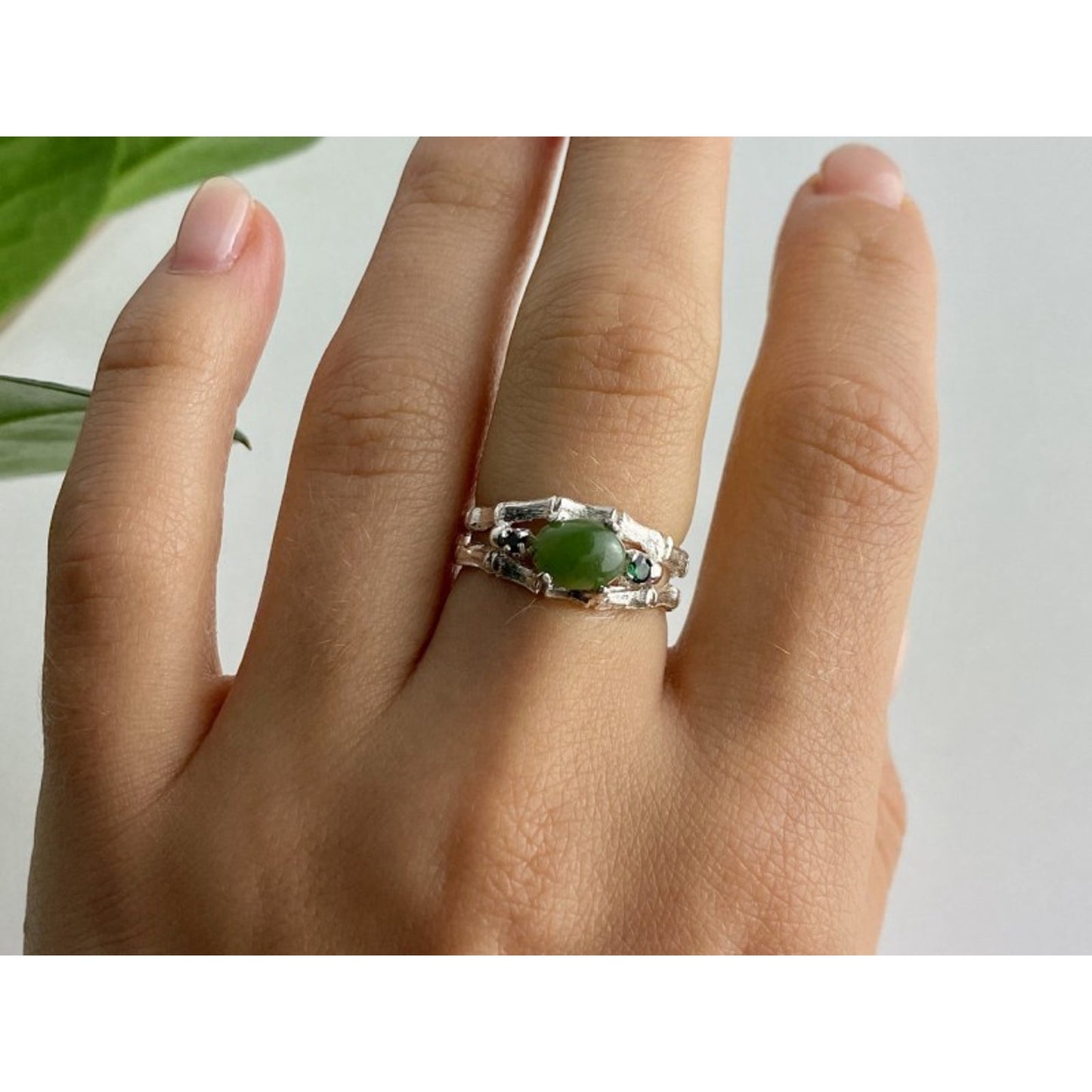 925 STERLING SILVER NEPHRITE ( JADE ) & EMERALDS RING SIZE 8