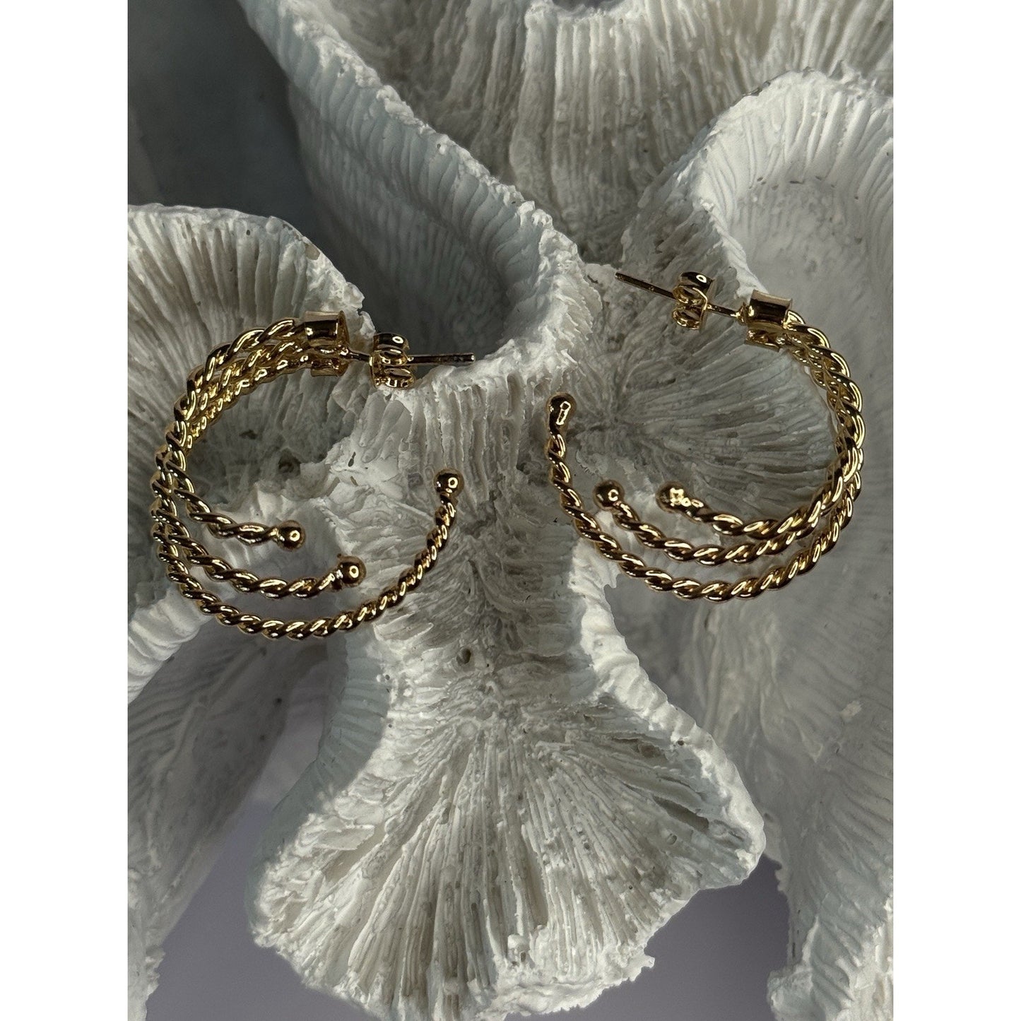 GOLD PLATED EARRINGS LENGTH 1 INCH