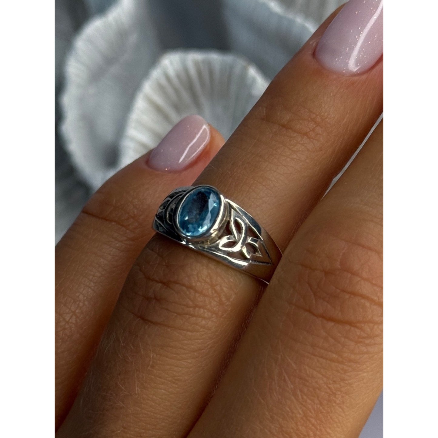 925 STERLING SILVER BLUE TOPAZ RING SIZE 6