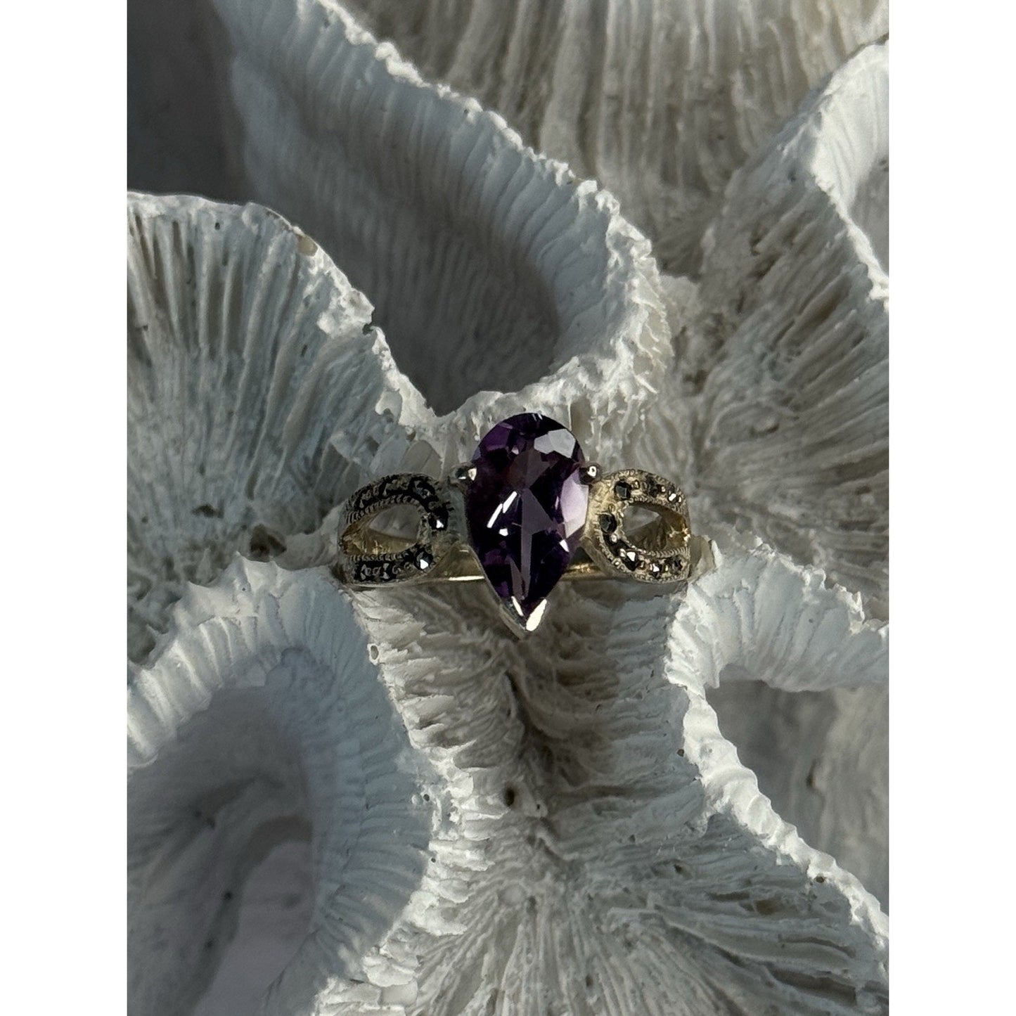 925 STERLING SILVER AMETHYST & MARCASITE RING SIZE 7.5