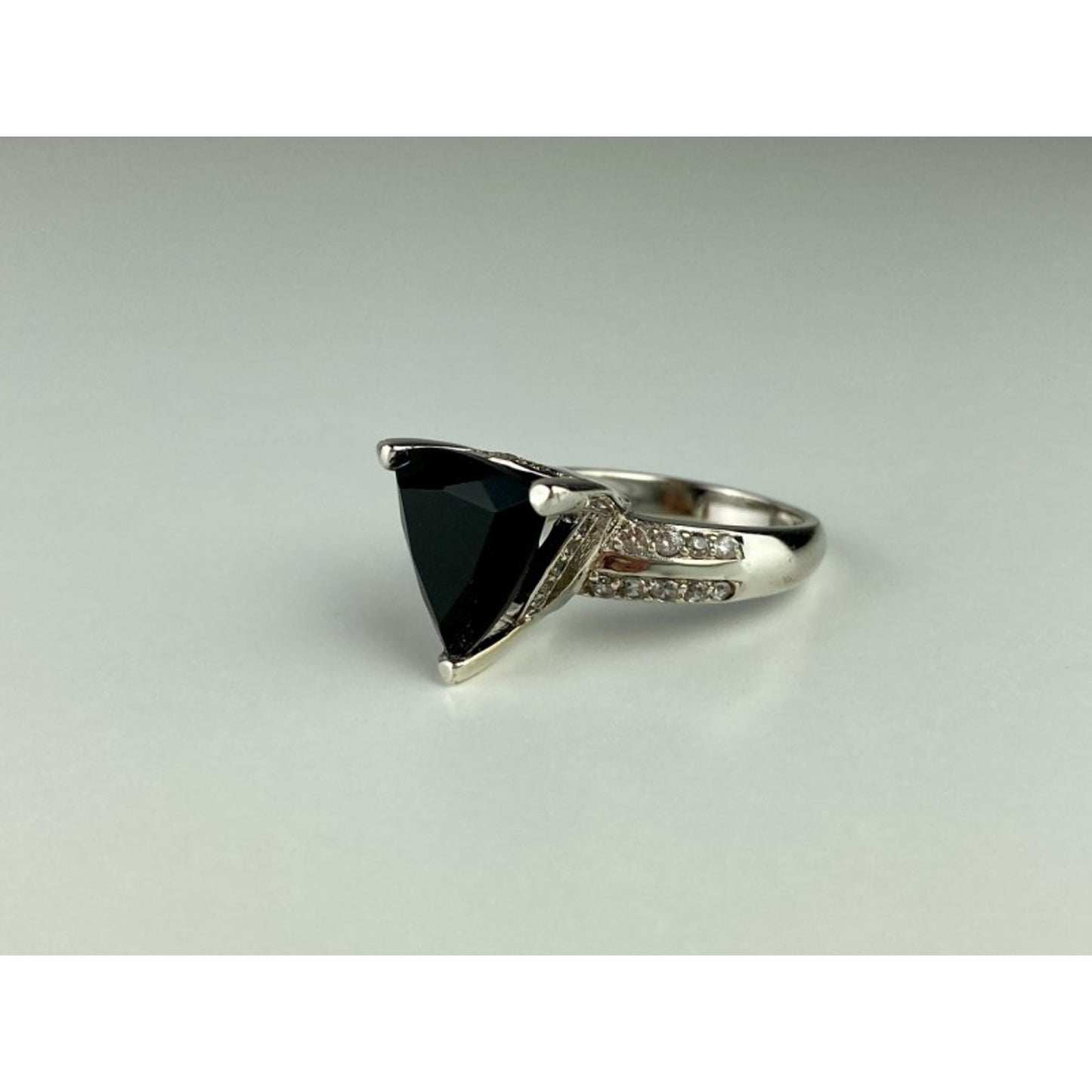 925 STERLING SILVER BLACK NEPHRITE ( JADE ) & QUARTZ RING SIZE 8