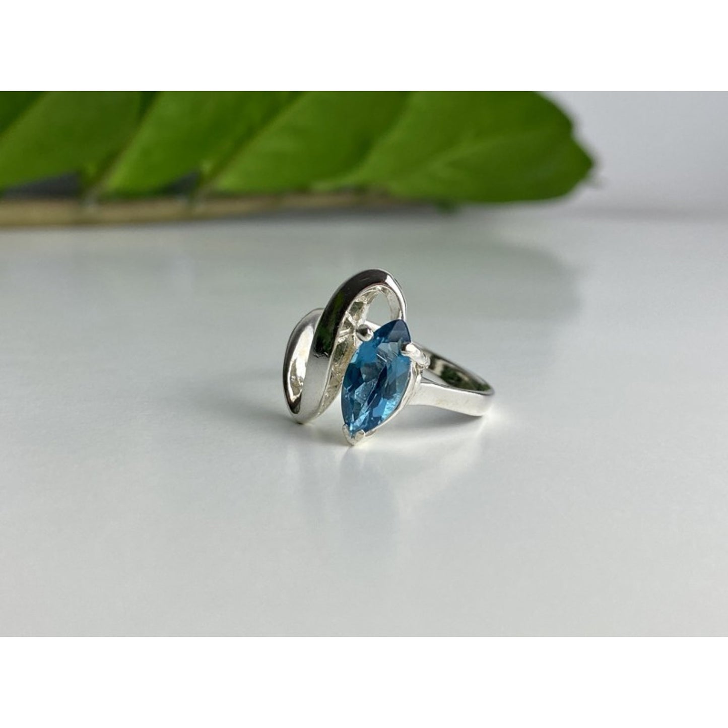 925 STERLING SILVER AQUAMARINE RING SIZE 9.5