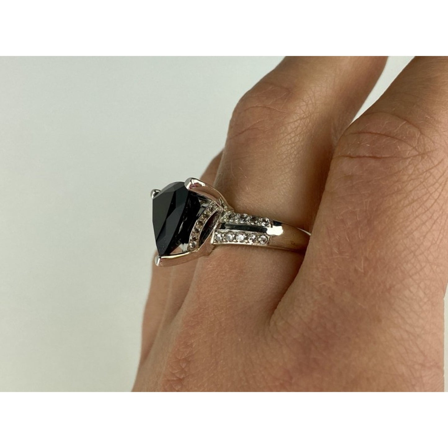 925 STERLING SILVER BLACK NEPHRITE ( JADE ) & QUARTZ RING SIZE 8