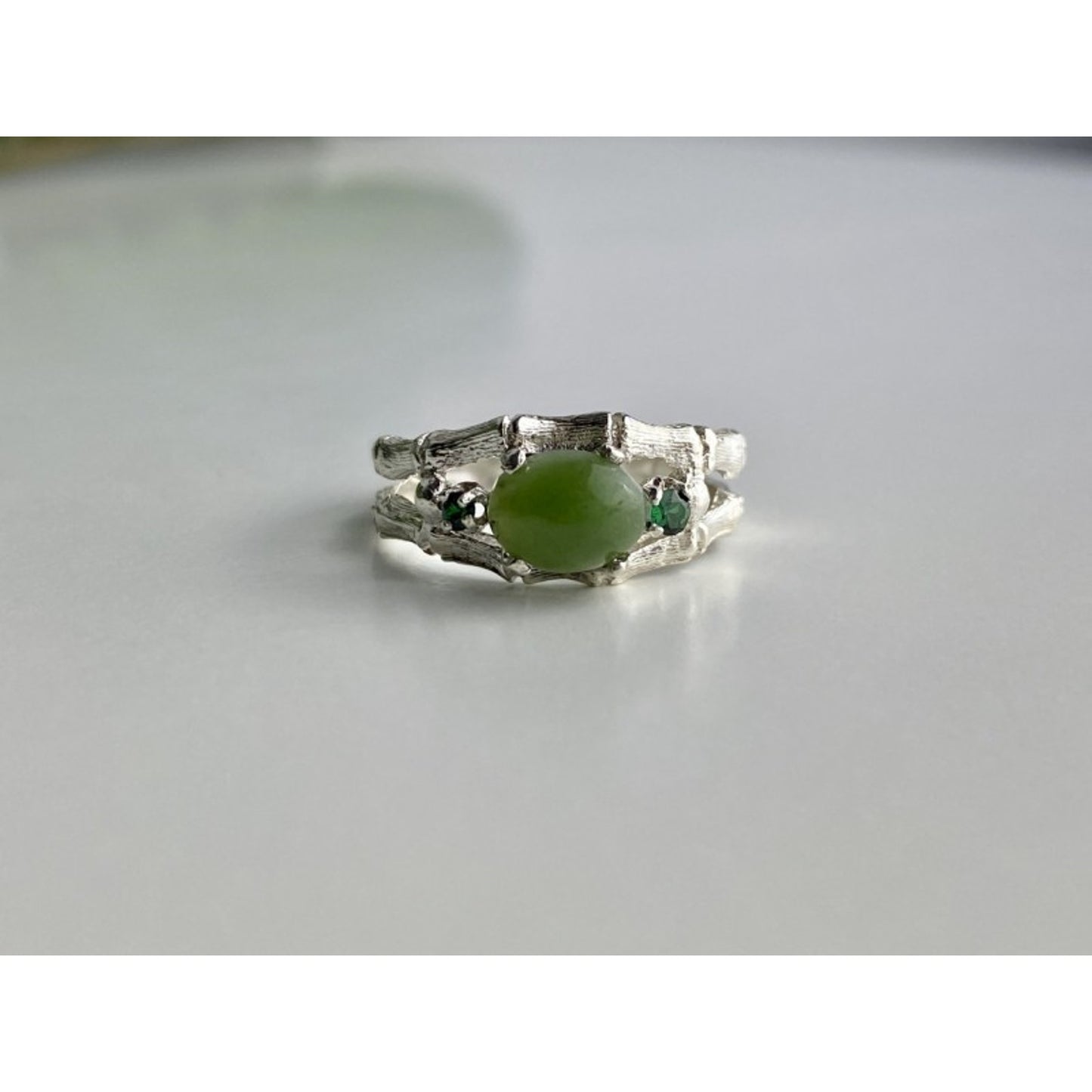 925 STERLING SILVER NEPHRITE ( JADE ) & EMERALDS RING SIZE 8
