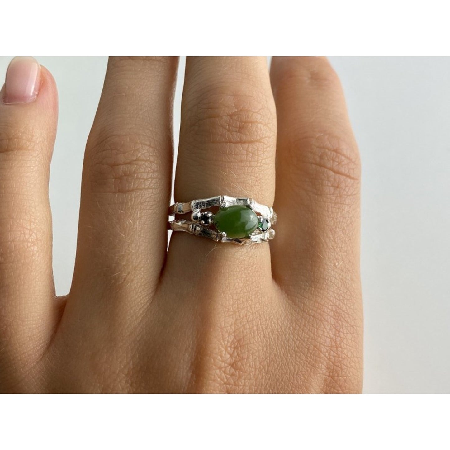 925 STERLING SILVER NEPHRITE ( JADE ) & EMERALDS RING SIZE 8