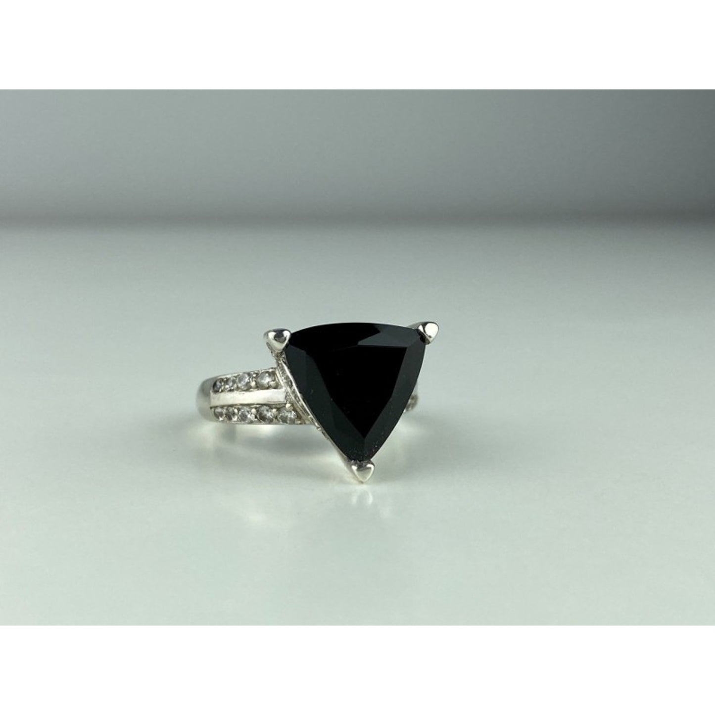 925 STERLING SILVER BLACK NEPHRITE ( JADE ) & QUARTZ RING SIZE 8