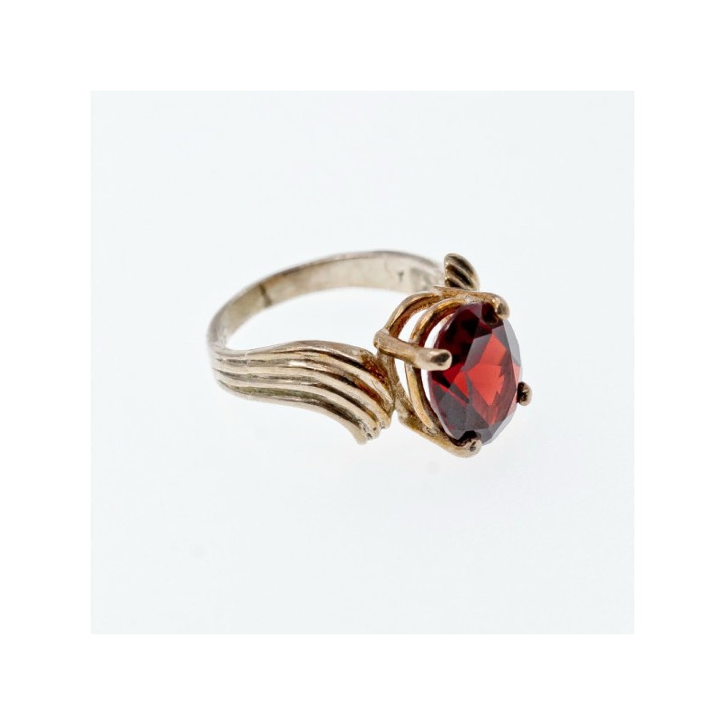 925 STERLING SILVER GARNET RING SIZE 5.5