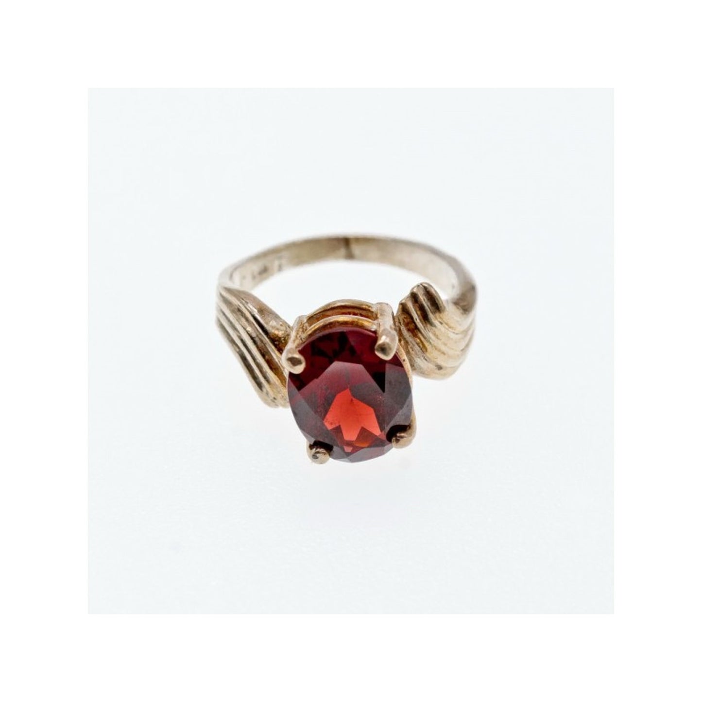 925 STERLING SILVER GARNET RING SIZE 5.5