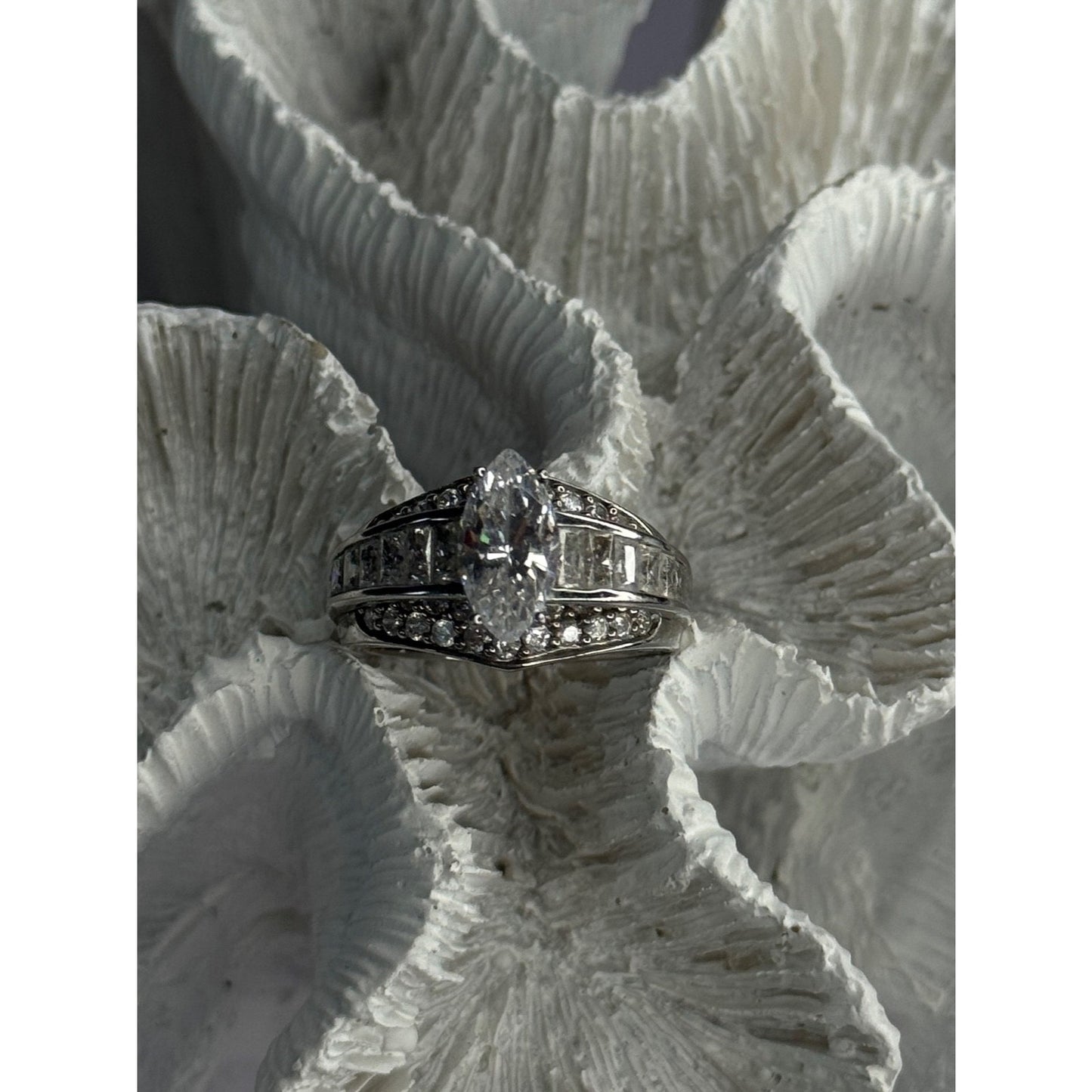 SHINY 925 STERLING SILVER CZ RING SIZE 9