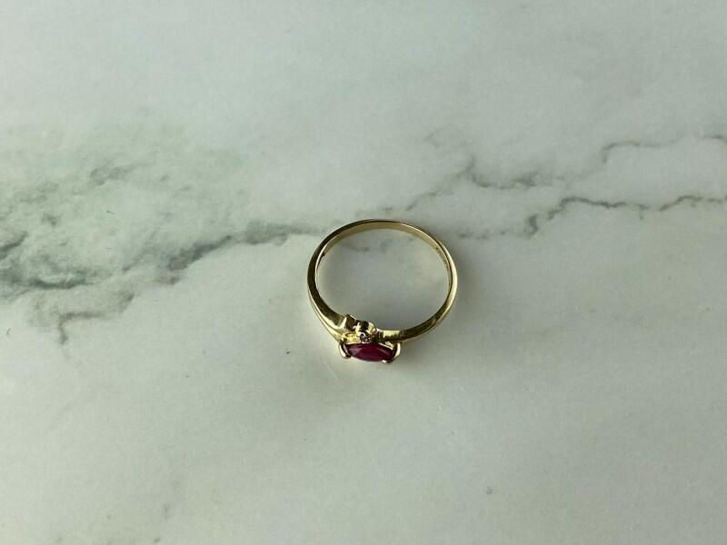 10K YELLOW GOLD RUBY & DIAMONDS RING SIZE 6.75