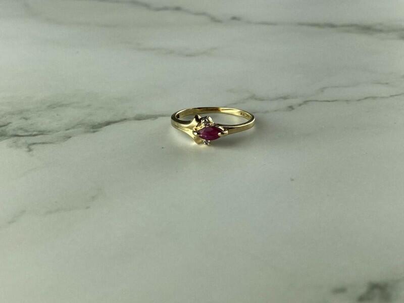 10K YELLOW GOLD RUBY & DIAMONDS RING SIZE 6.75