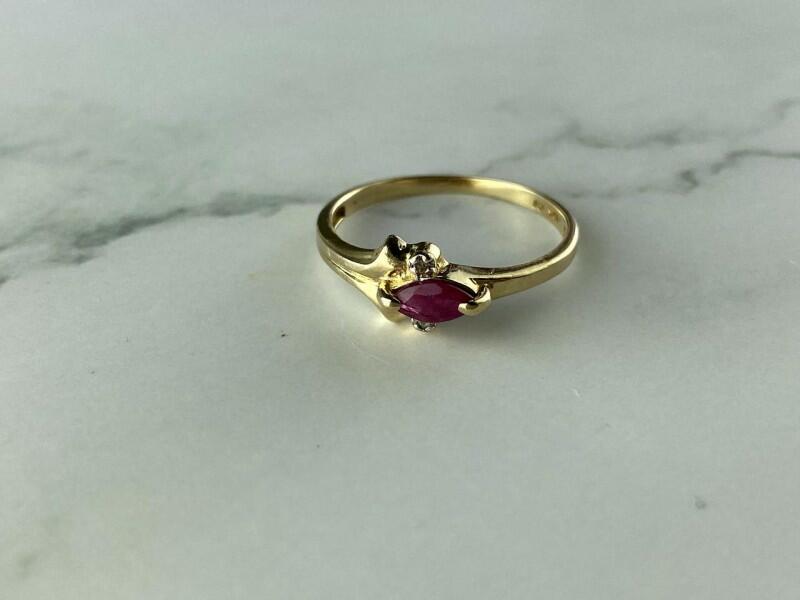10K YELLOW GOLD RUBY & DIAMONDS RING SIZE 6.75