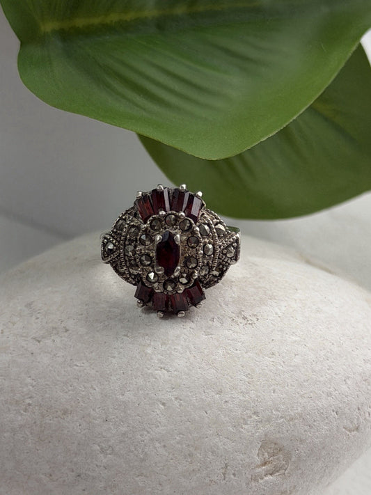 925 Sterling Silver Garnet & Marcasite Ring Size 6.5