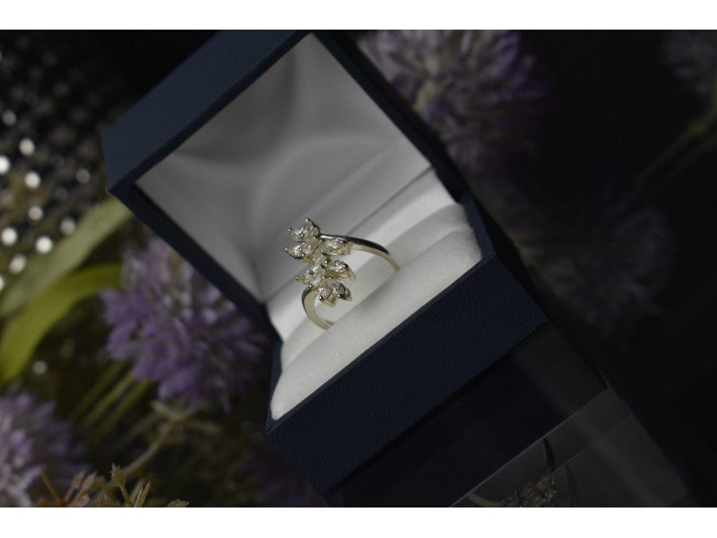 925 Sterling Silver CZ "Delicate Flowers" Ring Size 6.5