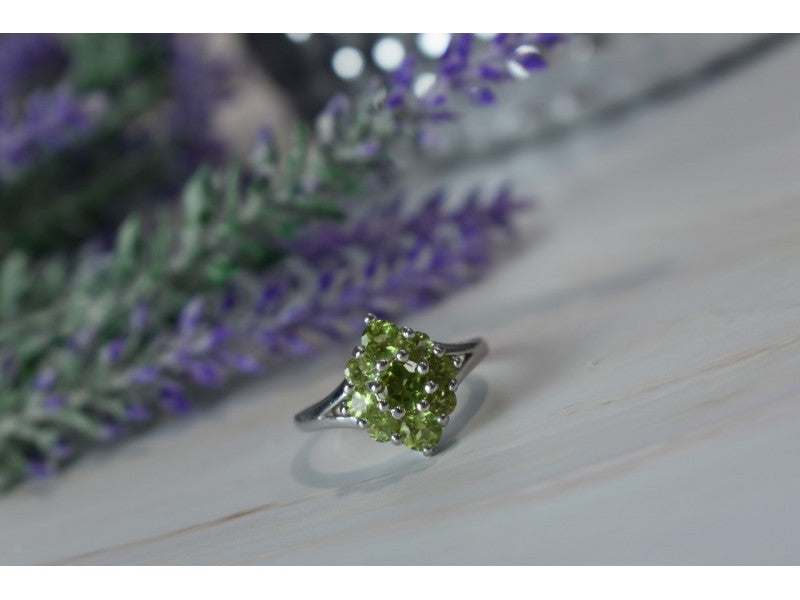 925 Sterling Silver Peridot Ring Size 8