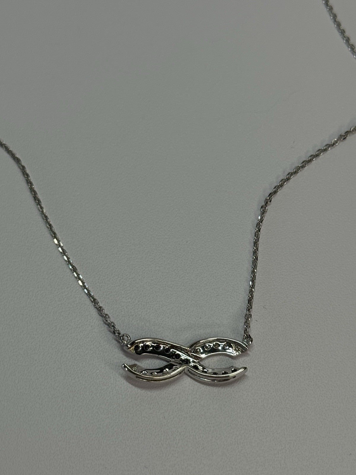 14K WHITE GOLD BLACK & WHITE DIAMONDS 0.31 CARAT NECKLACE LENGTH 16.5 INCH