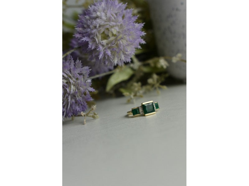 10K Yellow Gold Emerald & Diamonds Ring Size 5.5