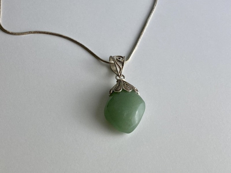 Vintage 925 Sterling Silver Green Jade "Openwork" Сhain with pendant