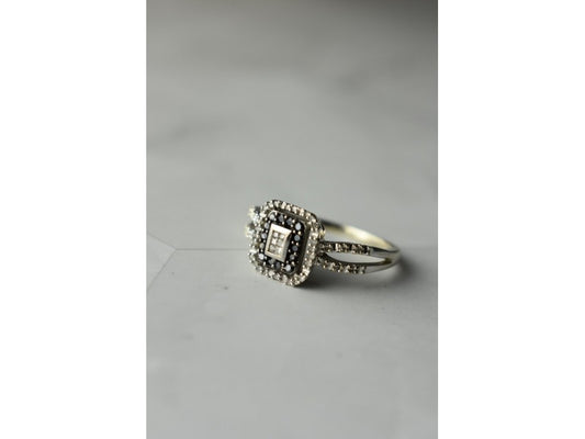 10K White Gold Black Spinel & Diamonds Ring Size 7.5