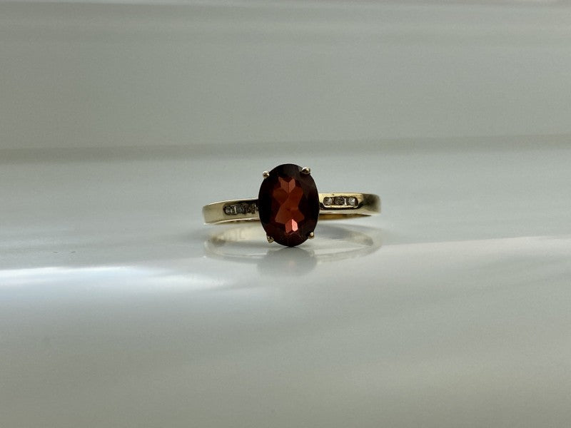 10K Yellow Gold Garnet & Diamonds Ring Size 6.5