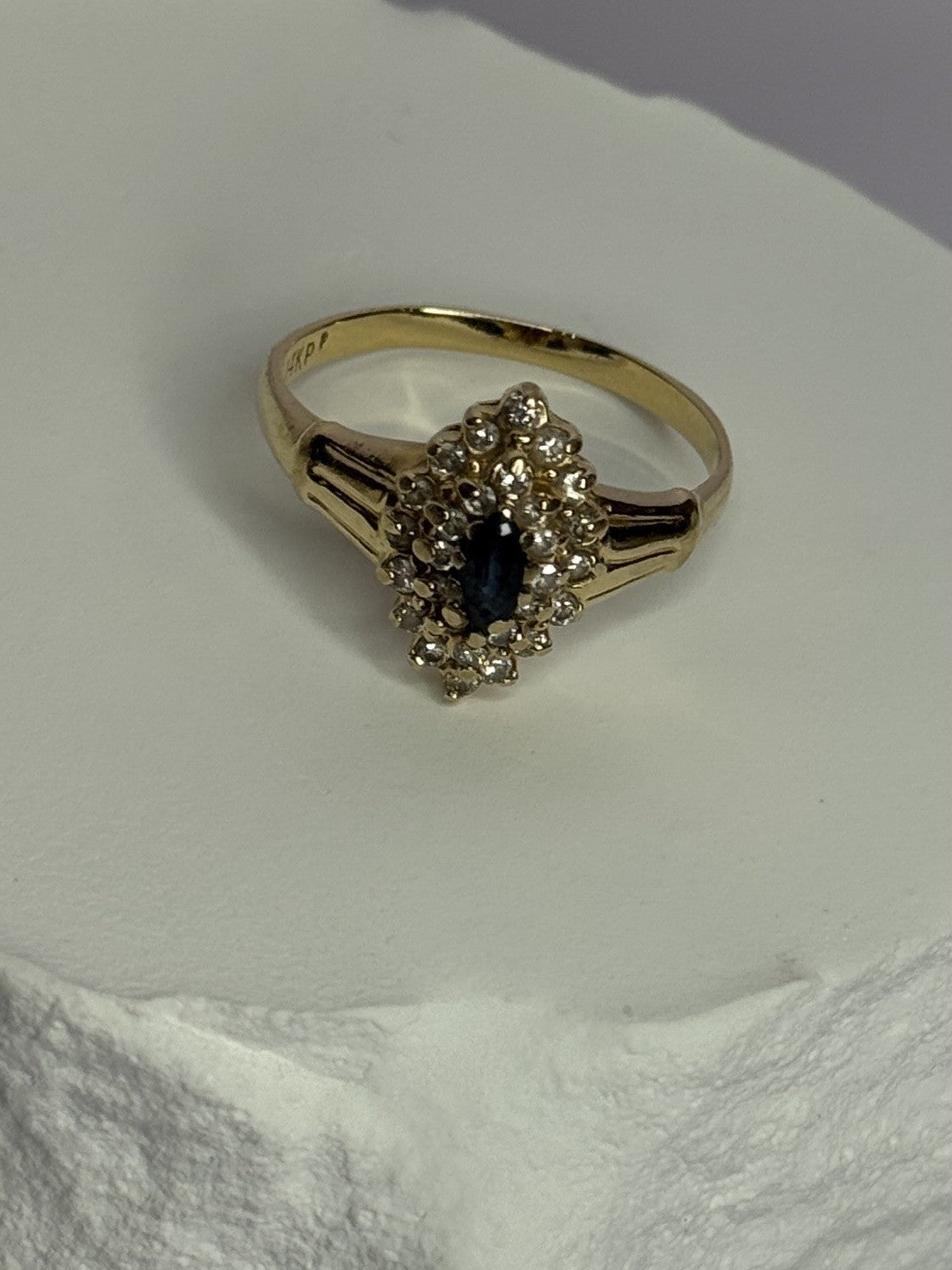 14K Yellow Gold Sapphire & Diamonds Ring Size 9