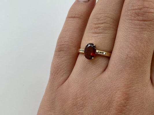 10K Yellow Gold Garnet & Diamonds Ring Size 6.5