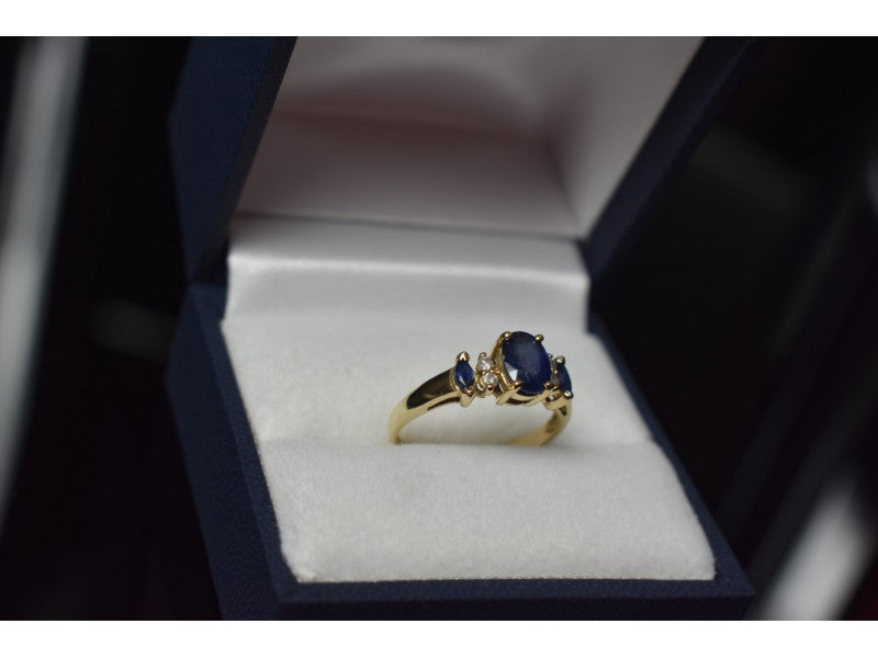 14K Yellow Gold Sapphire & Diamonds Ring Size 7